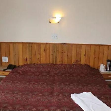 Hotel Manali Continental Zewnętrze zdjęcie