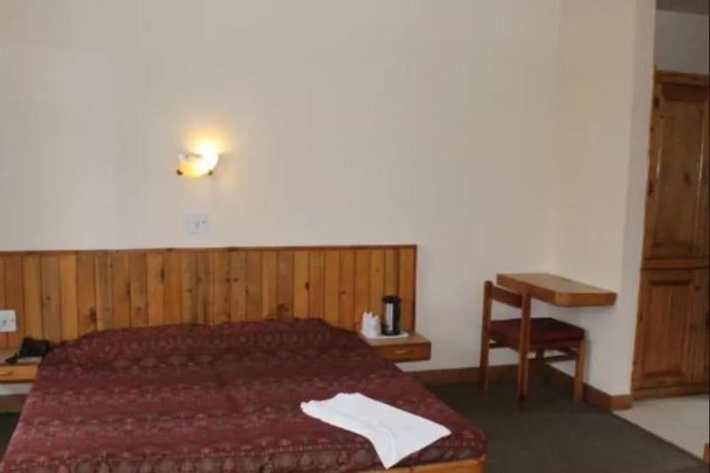 Hotel Manali Continental Zewnętrze zdjęcie