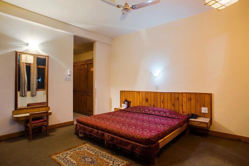 Hotel Manali Continental Zewnętrze zdjęcie